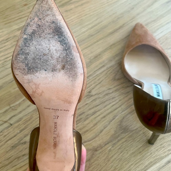 Manolo pumps in caramel color suede front with leather gold back. - Picture 4 of 4